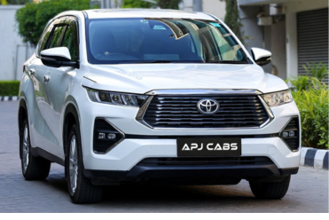 Toyota Innova Hycross